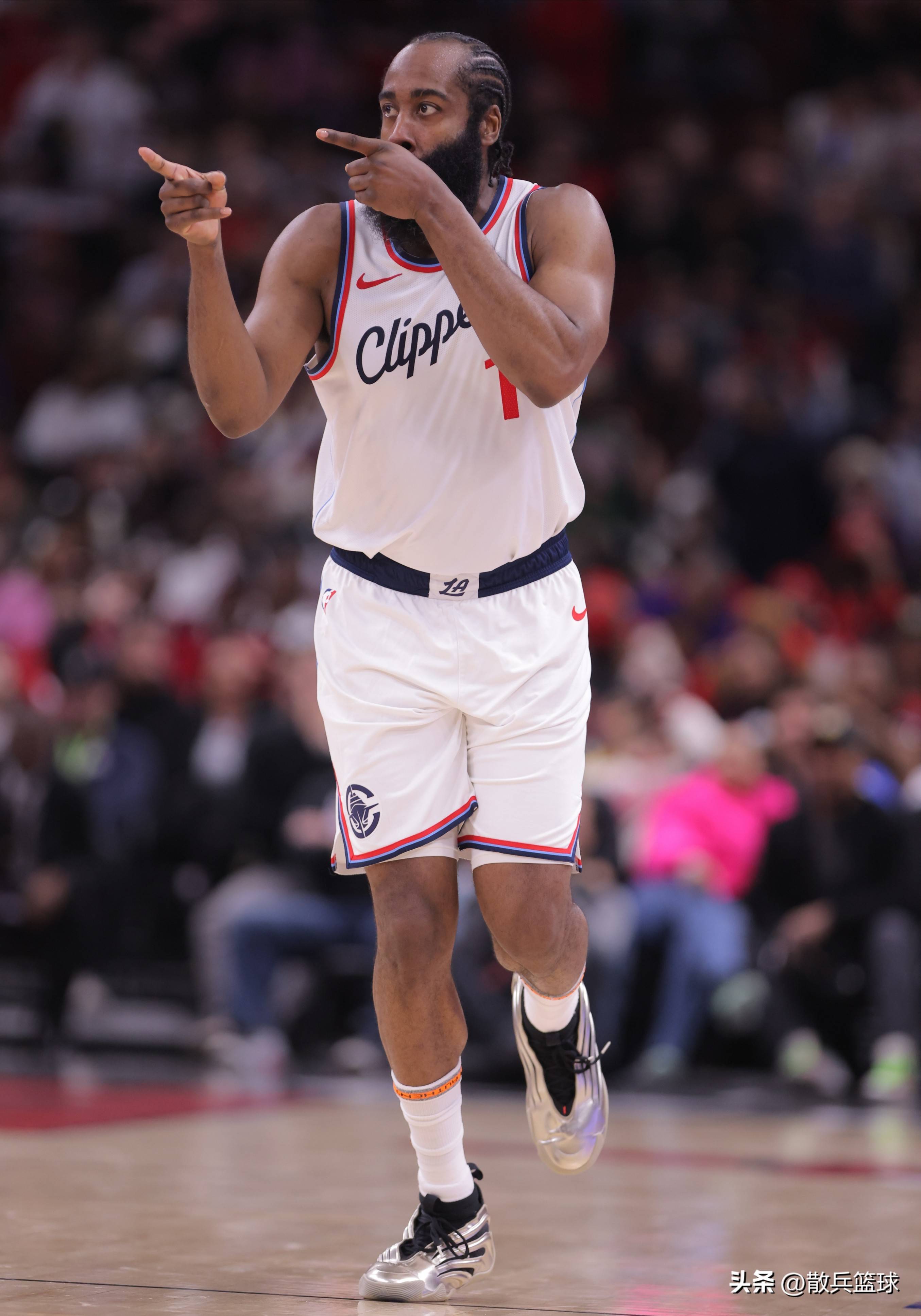 爱游戏-哈登连续十场比赛得分超过出色防守，法国队不断突破！