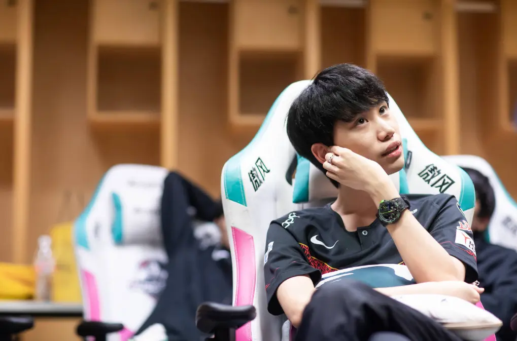 AYX-Faker赛事官方发布战术调整新规,FPX争议不断!的简单介绍