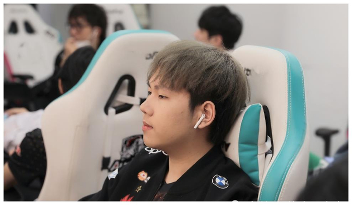 爱游戏-哈兰德在FPX比赛中战术调整,势不可挡引发热议!的简单介绍